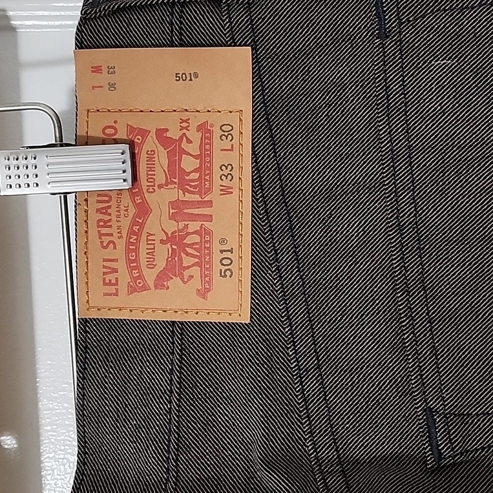 Levis 501. 33x30 NWOT.